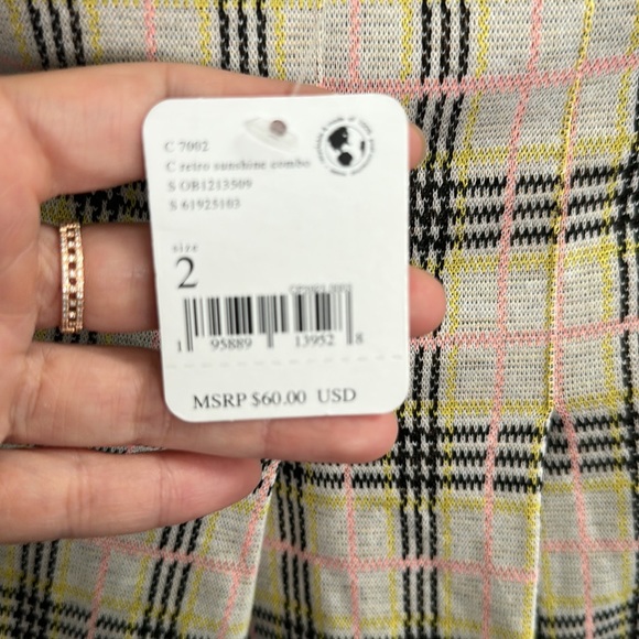 Free people mini skirt. Sz 2 nwt. Pleated mini skirt - Picture 6 of 6